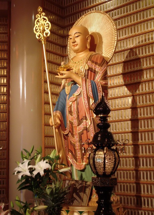 供养瞻礼地藏菩萨，即得十种利益