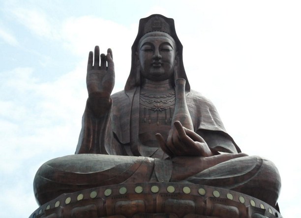 一个人福报大了，就可以让周遭的人得到功德