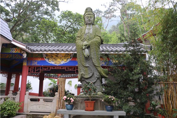 少年念佛正精神，莫待衰迟始问津