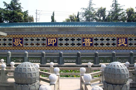 万缘放下，深参念佛是谁