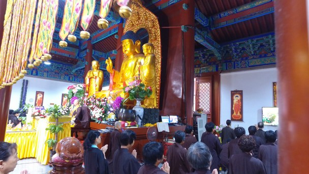 要做正信佛弟子，必须先受三皈依仪式