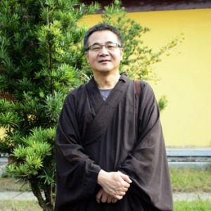 信愿称名退病魔，皈命弥陀获新生